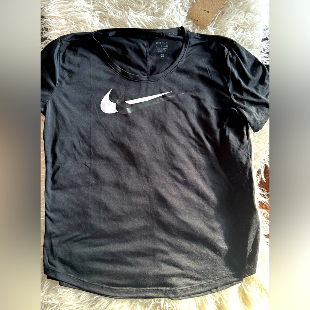 New Nike active top size Small